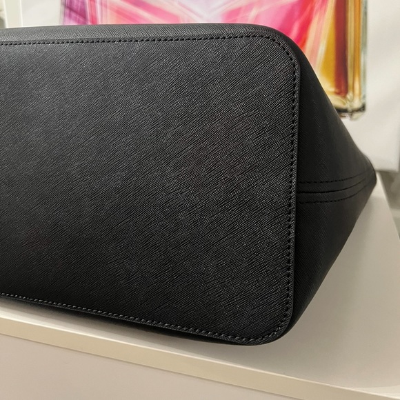 Michael Kors tote - Picture 13 of 15